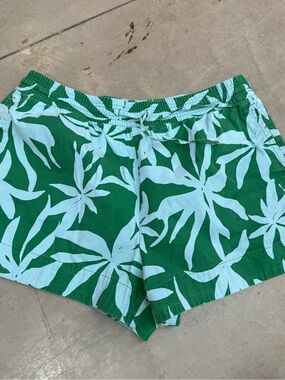 Women's Green Tropical Print Shorts with Drawstring Waist